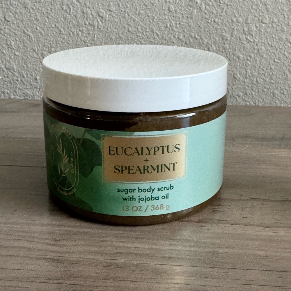 Bath & Body Works Aromatherapy Eucalyptus + Spearmint Sugar Body Scrub  13 oz